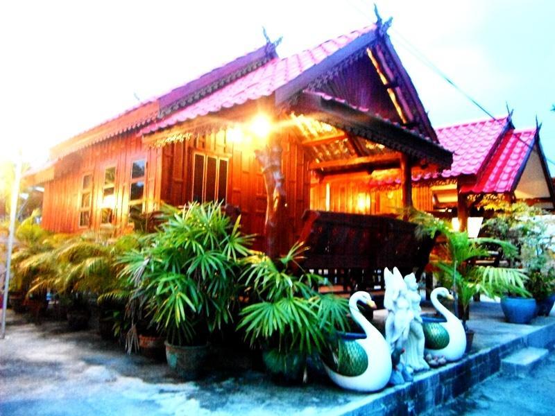 Suksomjai Hotel Rayong Extérieur photo